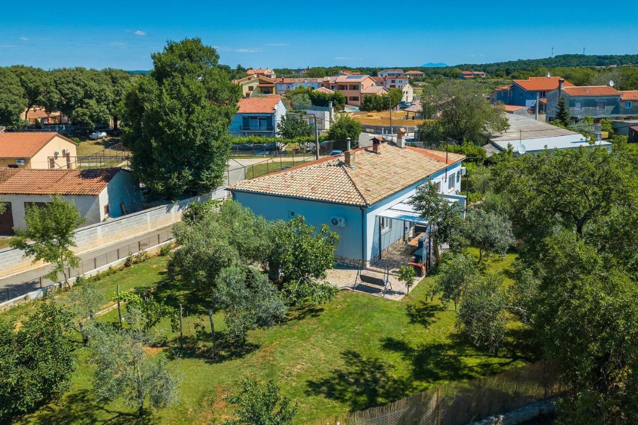 Holiday House Chill Out Loborika Marčana エクステリア 写真