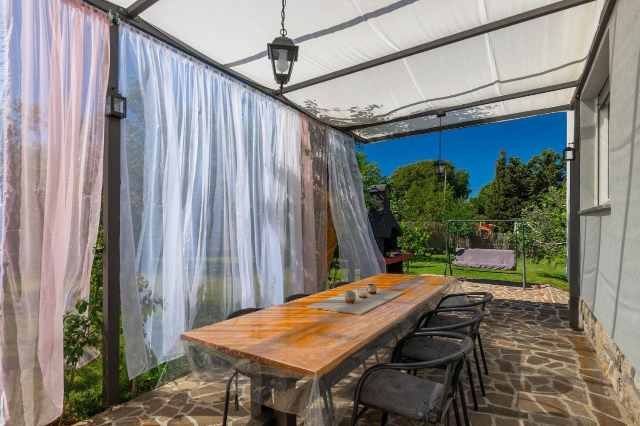Holiday House Chill Out Loborika Marčana エクステリア 写真