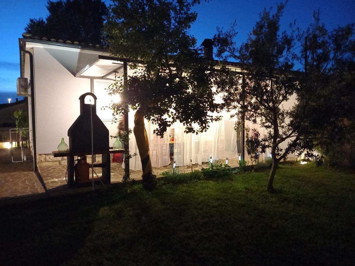 Holiday House Chill Out Loborika Marčana エクステリア 写真
