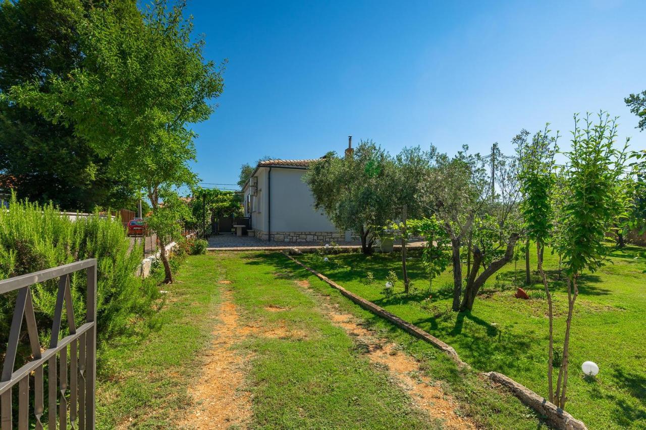 Holiday House Chill Out Loborika Marčana エクステリア 写真