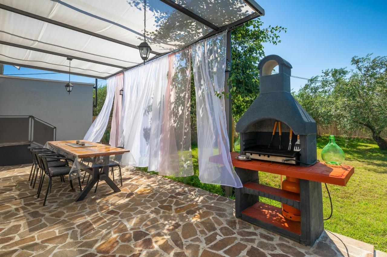 Holiday House Chill Out Loborika Marčana エクステリア 写真